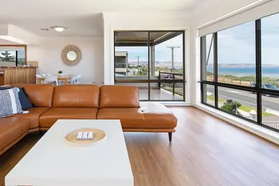 Image de Beachfront Bliss- Aldinga Beach House - 5 Br