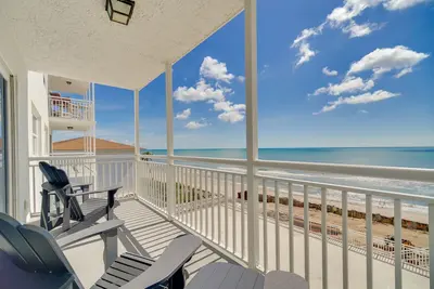 Image de Oceanfront Satellite Beach Condo w/ Balcony, Views