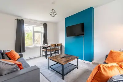 Image de Kneeton Vale - Modern 4 bedroom with dining for 6 and enclosed rear garden