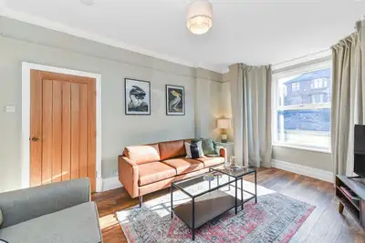 Image de Haydn Road - Opulent 4bedroom house with dining for 8  & private outdoor patio