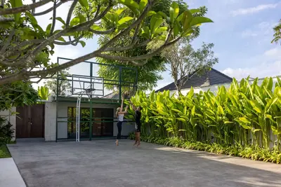 Image de Close to Sanur main destinations, the beach, shops, bar and restaurant