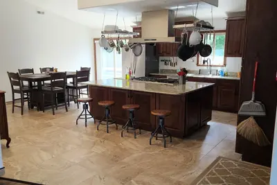 Image de Beautiful family home, spacious living and only minutes from the beach.