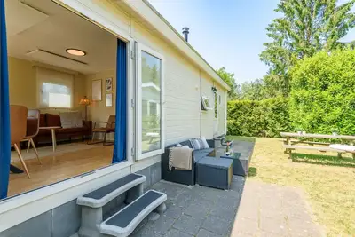 Image de Beautifully situated cozy chalet in the Veluwe.