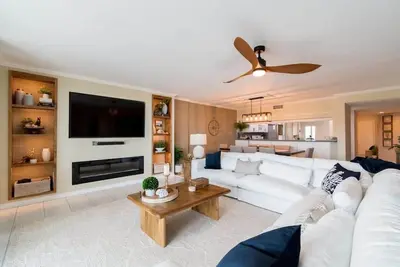 Image de Stunning Luxury Oceanfront Condo: 90 Day Minimum