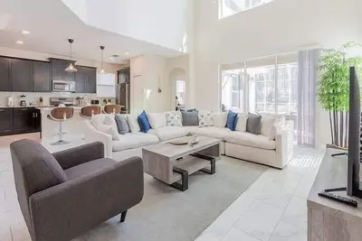 Image de Spacious Family Pool Home with Game Room-651dsd