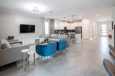 Image de Family Fun 7 Bed Pool Home with Game Room-840dsd