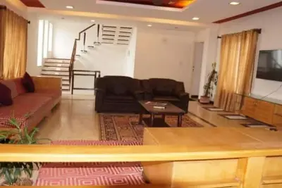 Image de Cheerful 5 bedroom villa with pool & beach access\n