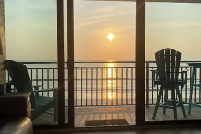 Image de Stunning direct ocean front 2 bedroom unit! Fully equipped and all remodeled!