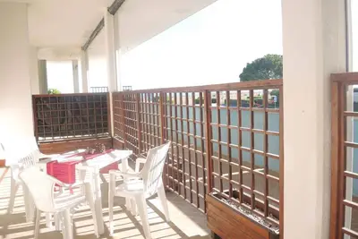 Image de Appartement de vacances avec climatisation, balcon et piscine