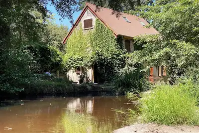 Image de Historic Mill Getaway: Romantic Vacations with a 4-Person Spa