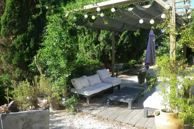 Image de gîte garrigue dans une propriété calme et arborée pour 4 pers proche d'Avignon