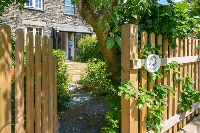 Image de Red Robin Cottage - Garden, Parking and Walk to the Lake