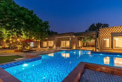 Image de Stayvista @ The Brick House w\/ Private Pool & Lawn