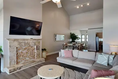 Image de Palm Beach Club #255 | Gulf Views, Pool, Beach!