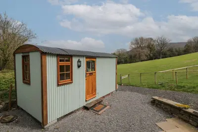 Image de Rabbit Hill Hut, pet friendly, with a garden in Govilon