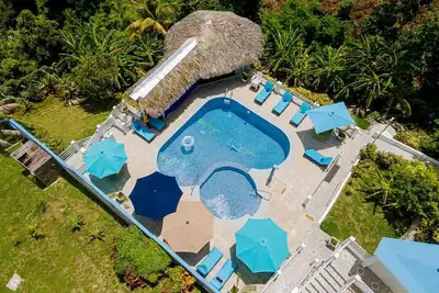 Image de Buki Ocean View-τρία, 1 B\/R, Sleeps 4+, with Chef