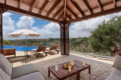 Image de Luxury Retreat: 4-Bedroom Villa with Pool in Aphrodite Hills Resort