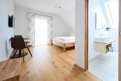 Image de Doppelzimmer Rebstock mit Balkon - Gästehaus Lipp'n Sepp St. Anna am Aigen