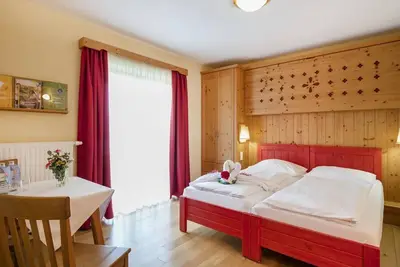 Image de Superior Dreibettzimmer - Jufa Hotel Tieschen Bio Landerlebnis
