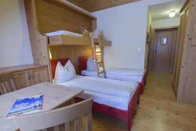 Image de Dreibettzimmer - Jufa Hotel Tieschen Bio Landerlebnis