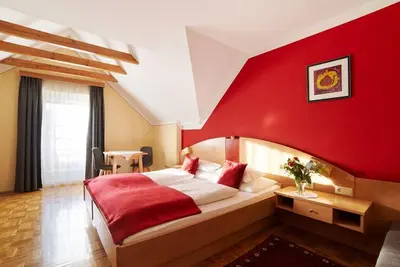 Image de Multi-bed room Comfort Plus | up to 2 nights - Hotel Garni Thermenoase