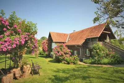 Image de Winzerhaus - ab 4 Nächte - Altes Gehöft am Lormanberg