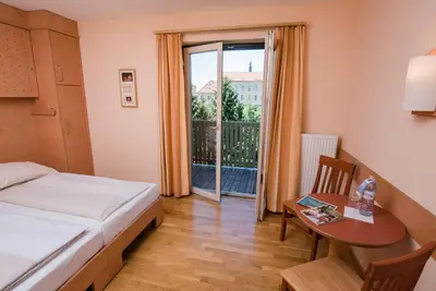 Image de Vierbettzimmer mit Dusche, Wc - Jufa Hotel FĂĽrstenfeld