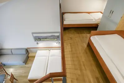 Image de FĂĽnfbettzimmer mit Balkon - Jufa Hotel Vulkanland Sport-resort