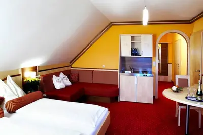 Image de Appartement 5 Pers. - Hotel-garni ThermenglĂĽck