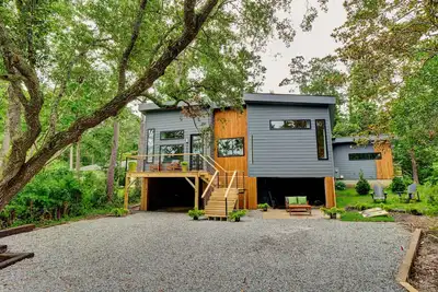 Image de New peaceful, in the trees, close to the beach