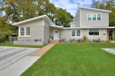 Image de SoLa‘04 Travelers Retreat- Bachelorette Welcome! Mins To Dt