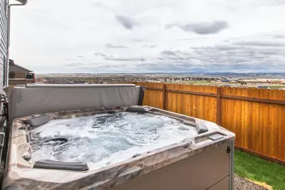 Image de ⁑Hot Tub⁑Fire Pits⁑Great Views⁑New Construction⁑