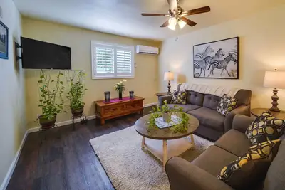 Image de Sunny California Retreat w/ Pool Access & Patio!