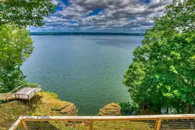 Image de Luxury Lake Stay near Rtj Golf Course
