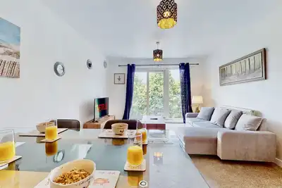Image de Peaceful 2 Bed Riverside Apartment With Parking in Central Maidstone