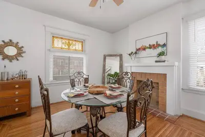 Image de 2Br, 1Bth Dutch Colony Revival-10 minutes from downtown Cincy