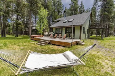 Image de Cozy retreat with large yard on the Big Deschutes River