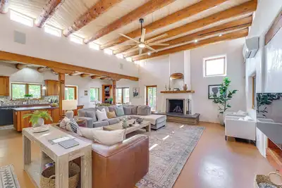 Image de Mtn-View Retreat w/ Hot Tub in New Mexico!