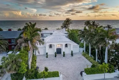Image de Fabulous one of a kind direct beach/gulf front home-Sleeps 14