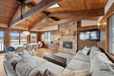 Image de Cedar Lake getaway with sauna - pontoon rental!