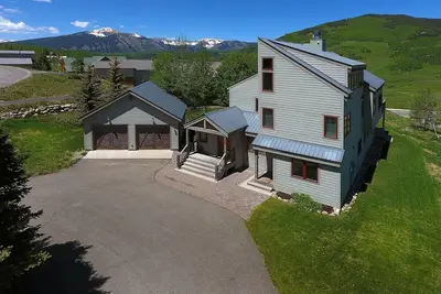 Image de Mountain Majesty / Family Home with Forever Views and Walking Distance to Slopes