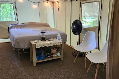 Image de Peaceful Homestead Glamping in a Spacious Canvas Treehouse Tent