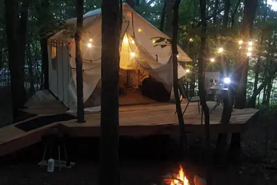 Image de Serene 7 Tree glamping site a romantic getaway w\/ Heater and Electric Blanket