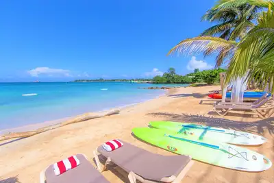 Image de Modern 3 Bedroom with Private Beach - Luxe Beach Resort