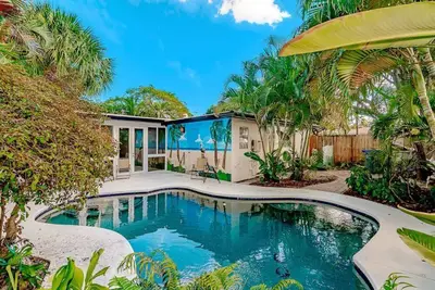 Image de New Tropical Retreat Family Home Heated Salt water pool \n