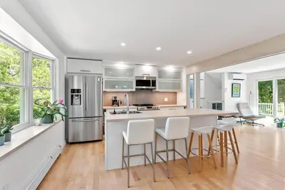 Image de Haven on the hill\nEscape to your very own private oasis on the hill this summer!