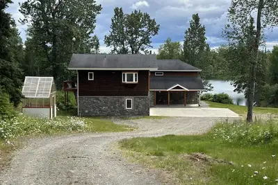 Image de Luxury Home on a Pristine Lake