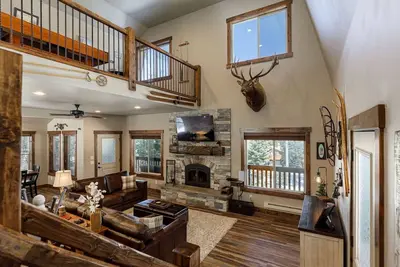 Image de The Knotty Pine Cabin