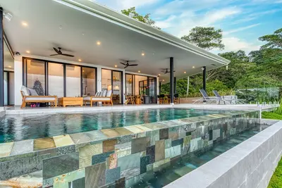 Image de Modern Luxury with Expansive Ocean View and Covered Patio -Private Waterfall!