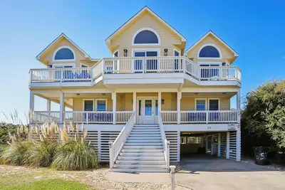 Image de Spacious, Semi-Oceanfront, Obx Escape!